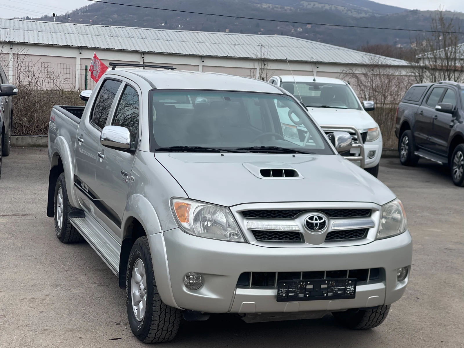Toyota Hilux 2.5D4-D 4x4, снимка 8 - Автомобили и джипове - 53971405
