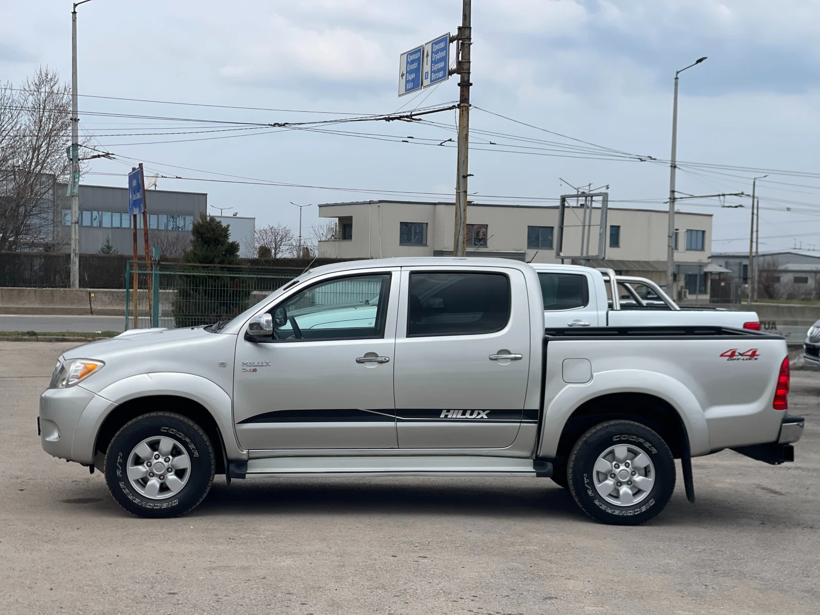 Toyota Hilux 2.5D4-D 4x4, снимка 3 - Автомобили и джипове - 53971405