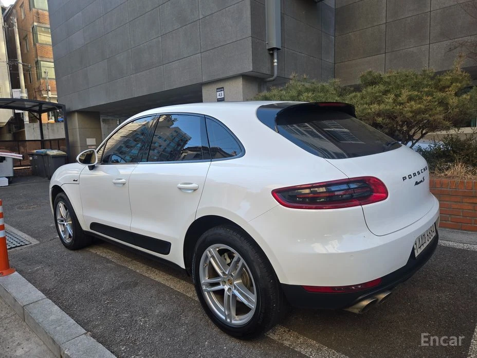Porsche Macan, снимка 3 - Автомобили и джипове - 54223445
