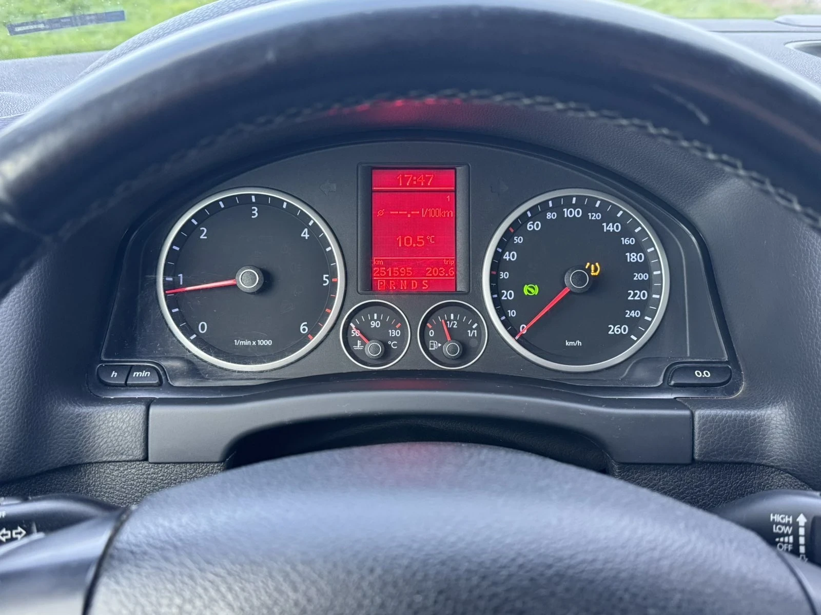 VW Tiguan, снимка 13 - Автомобили и джипове - 54389991