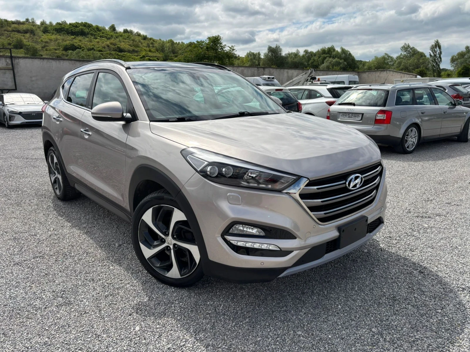 Hyundai Tucson 2.0crdi 4x4 Xpossible, снимка 3 - Автомобили и джипове - 54624764