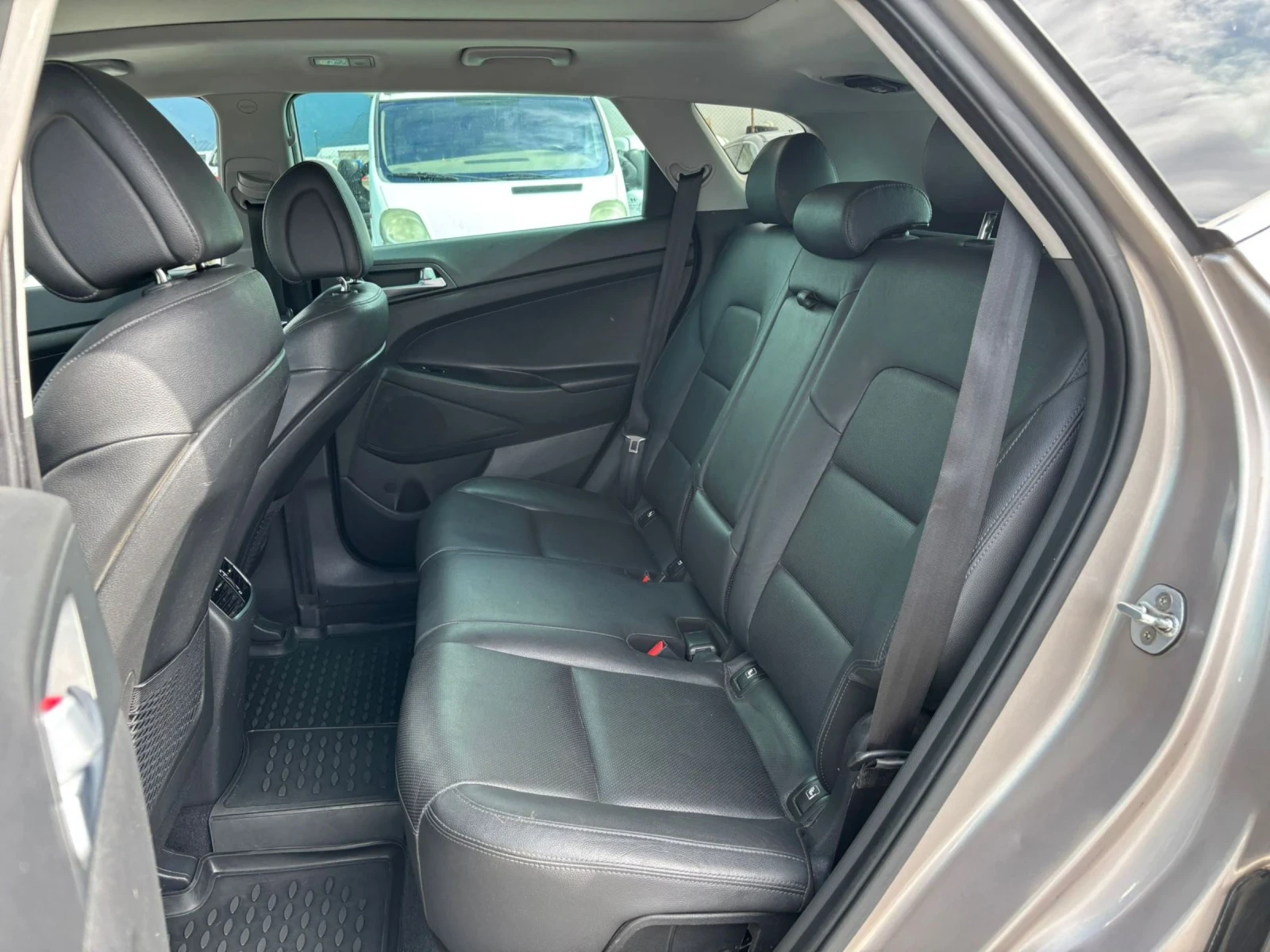 Hyundai Tucson 2.0crdi 4x4 Xpossible, снимка 13 - Автомобили и джипове - 54624764