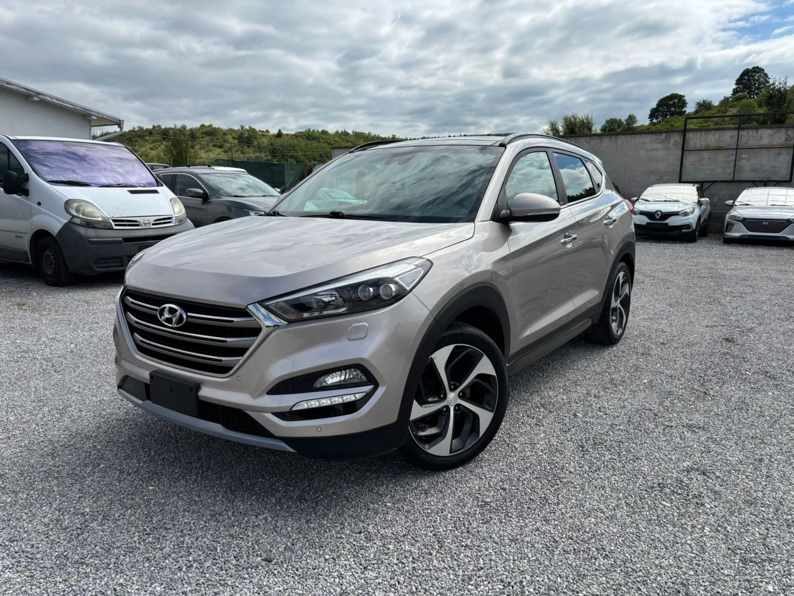Hyundai Tucson 2.0crdi 4x4 Xpossible, снимка 2 - Автомобили и джипове - 54624764