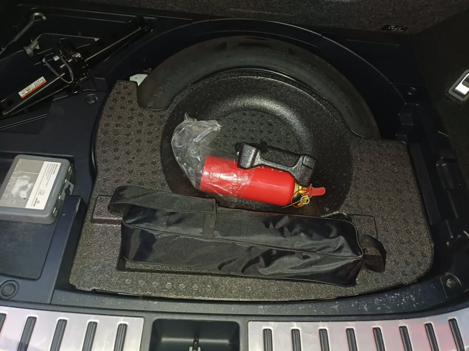 Lexus NX 300h, снимка 10 - Автомобили и джипове - 55658282