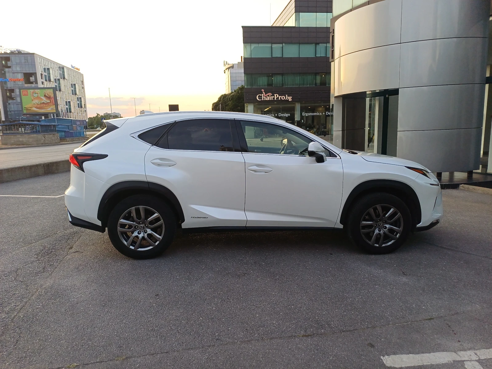 Lexus NX 300h, снимка 3 - Автомобили и джипове - 55658282