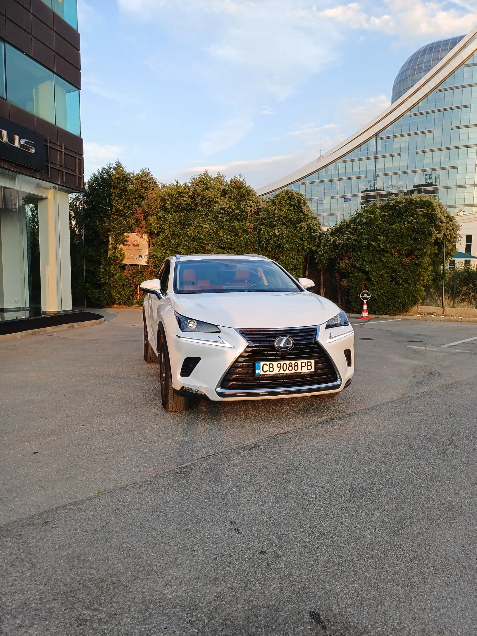 Lexus NX 300h, снимка 2 - Автомобили и джипове - 55658282