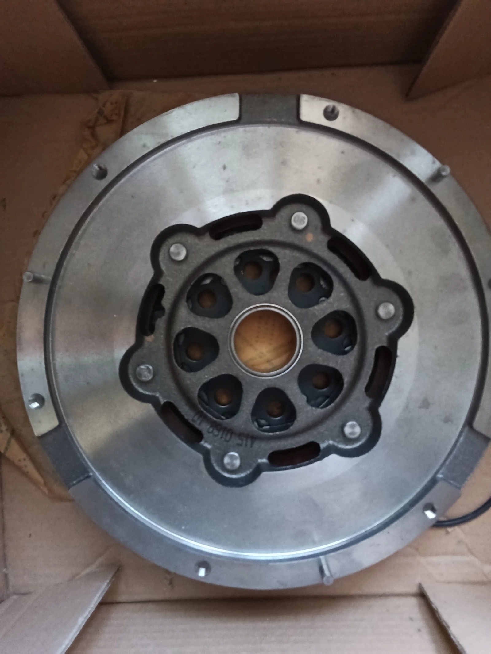 Двумасов маховик за FORD MONDEO TDCI 2006 MK3, снимка 2 - Части - 55666678