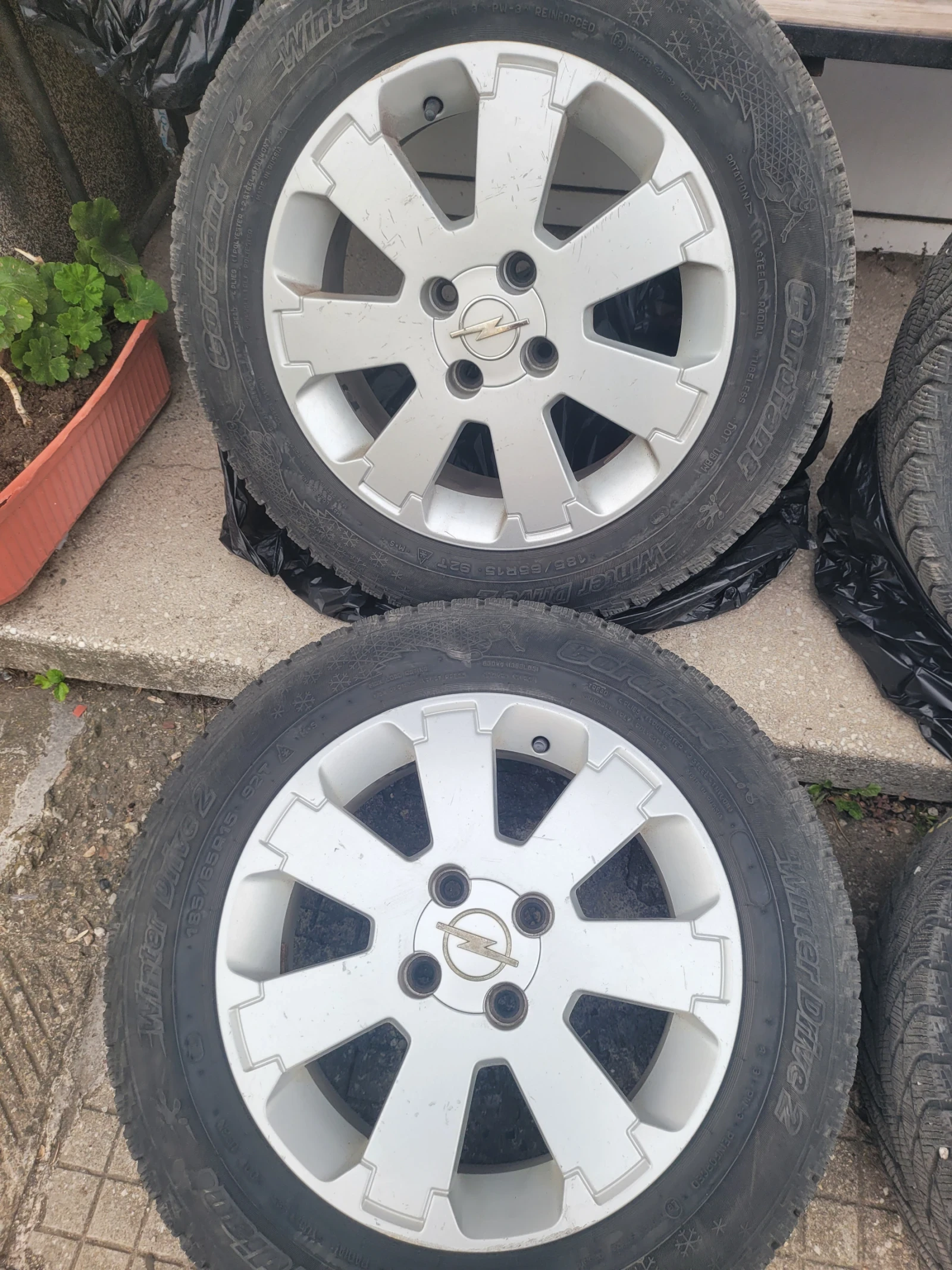 Гуми с джанти Други 195/65R15, снимка 3 - Гуми и джанти - 56083672