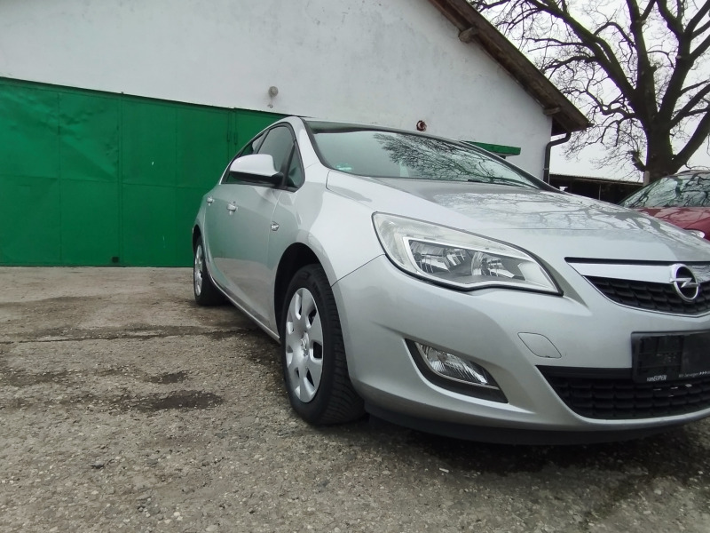 Opel Astra 1.4Газ/бензин 100к.с, снимка 3 - Автомобили и джипове - 45081646