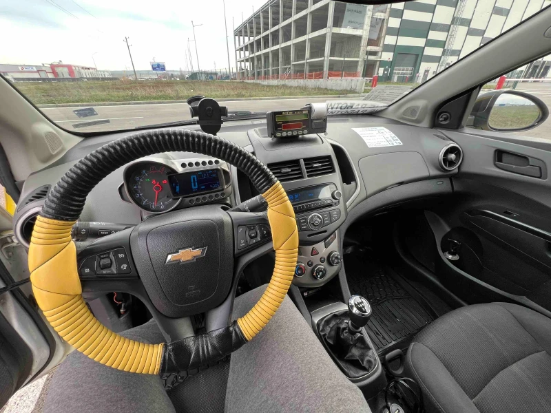 Chevrolet Aveo 1.5, снимка 9 - Автомобили и джипове - 48419509