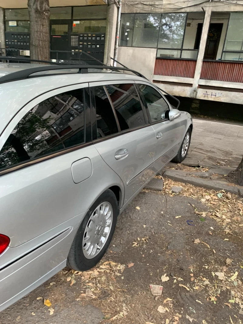 Mercedes-Benz E 220, снимка 4 - Автомобили и джипове - 47539740