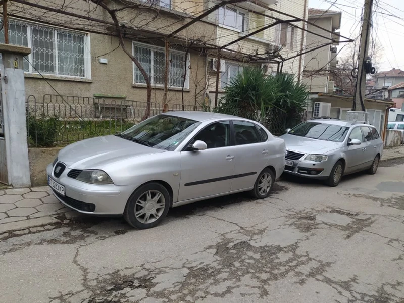Seat Cordoba 1.4 Газ, снимка 2 - Автомобили и джипове - 52225543