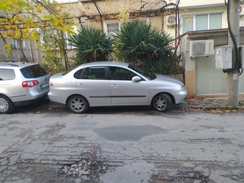 Seat Cordoba 1.4 Газ, снимка 4 - Автомобили и джипове - 52225543