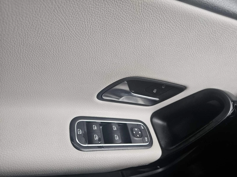 Mercedes-Benz A 180 1.3 TCe 136 hp, снимка 13 - Автомобили и джипове - 53284783