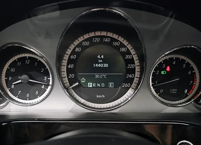 Mercedes-Benz E 200 Avantgarde - изображение 8