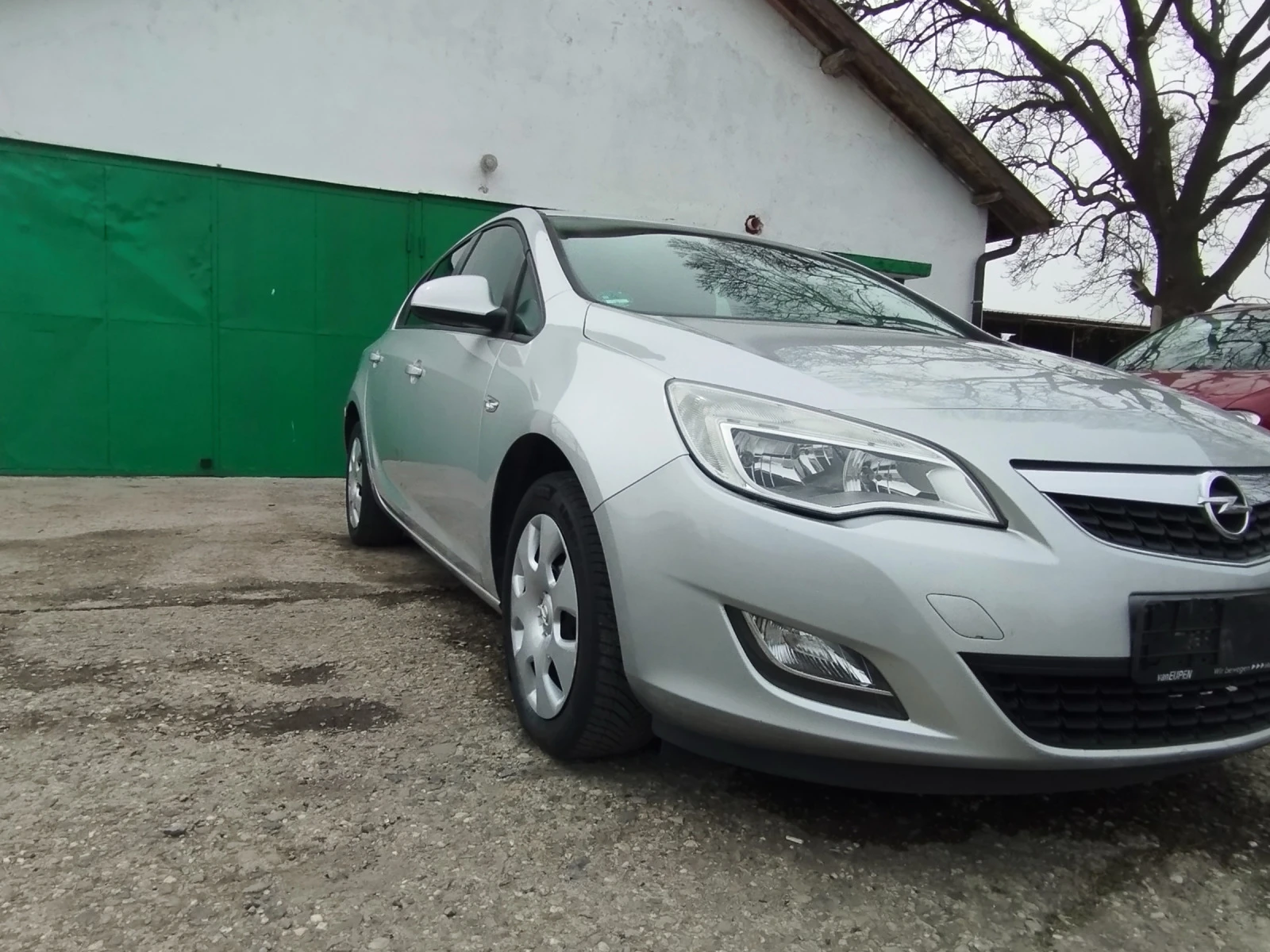 Opel Astra 1.4Газ/бензин 100к.с - изображение 3