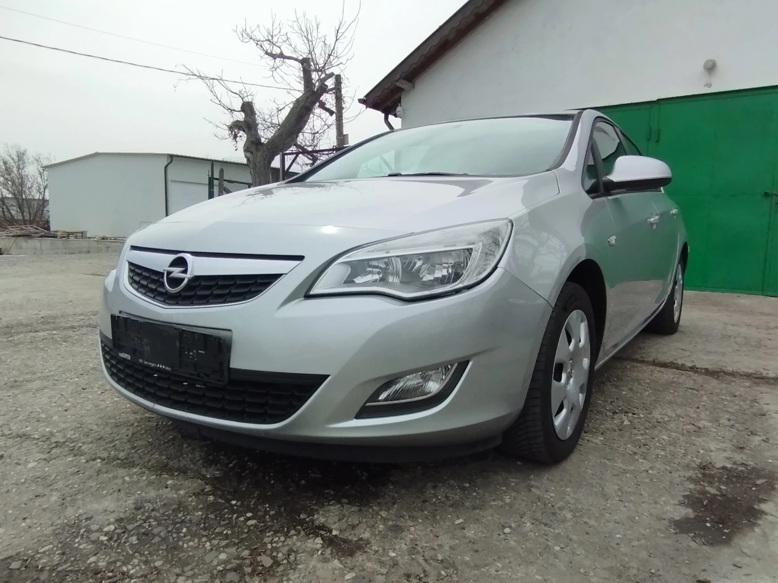 Opel Astra 1.4Газ/бензин 100к.с - изображение 8