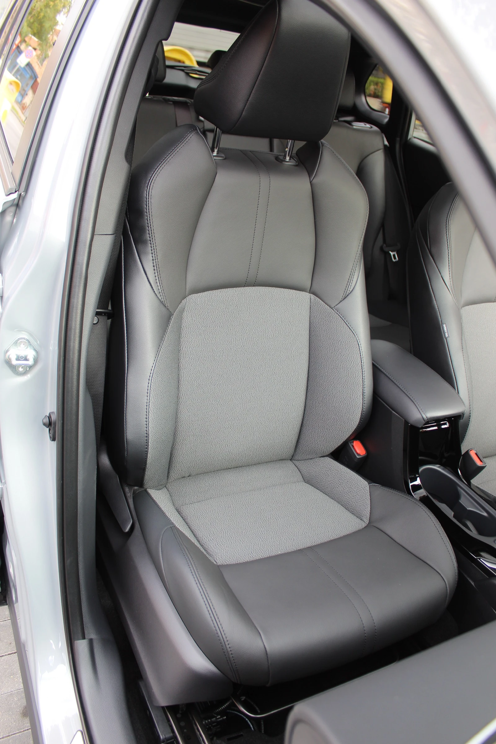 Toyota Corolla Cross 2.0 Hybrid New model Exclusive  | Mobile.bg   14