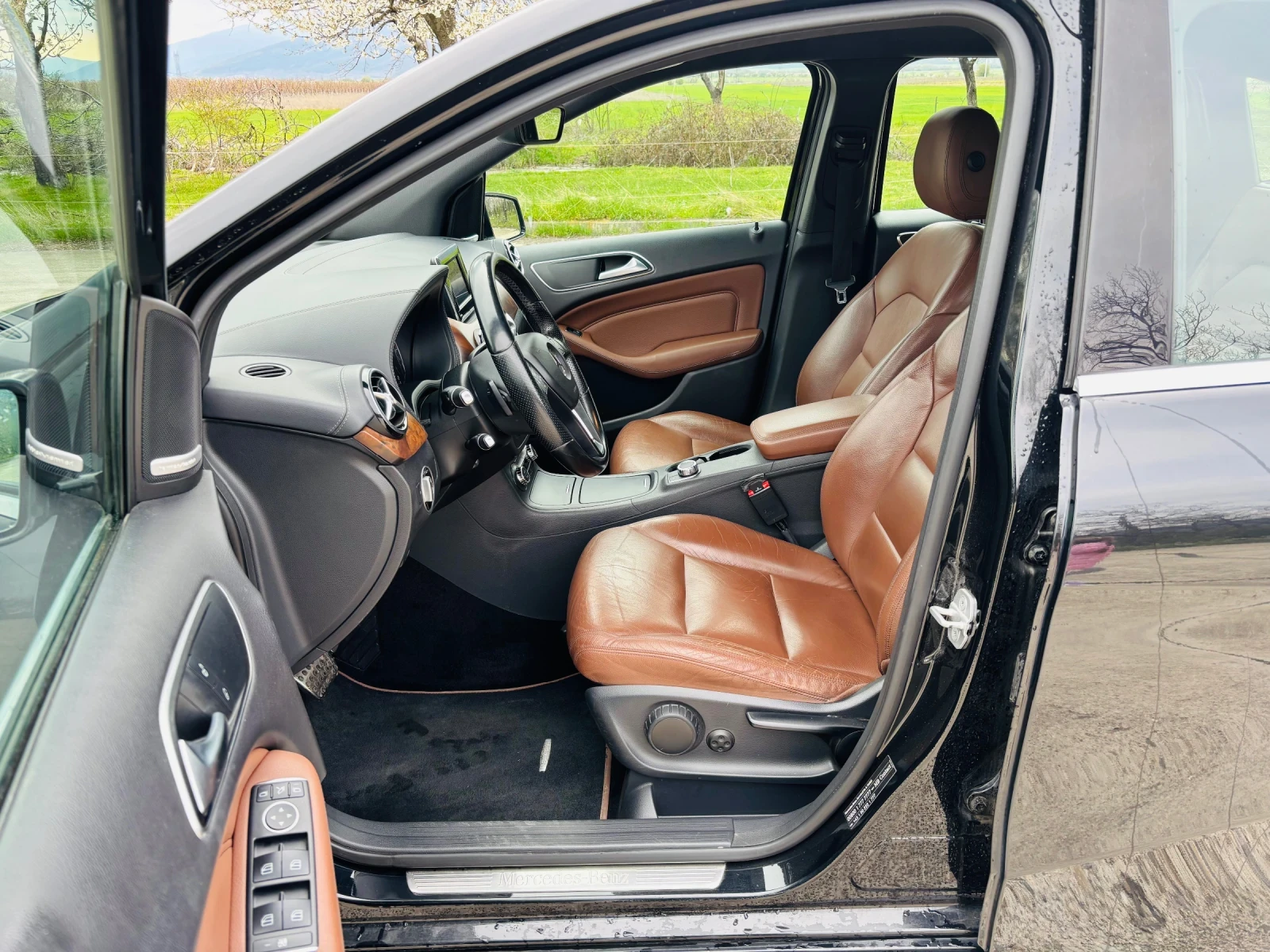 Mercedes-Benz B 200 AUTOMAT-7G, снимка 10 - Автомобили и джипове - 53403887