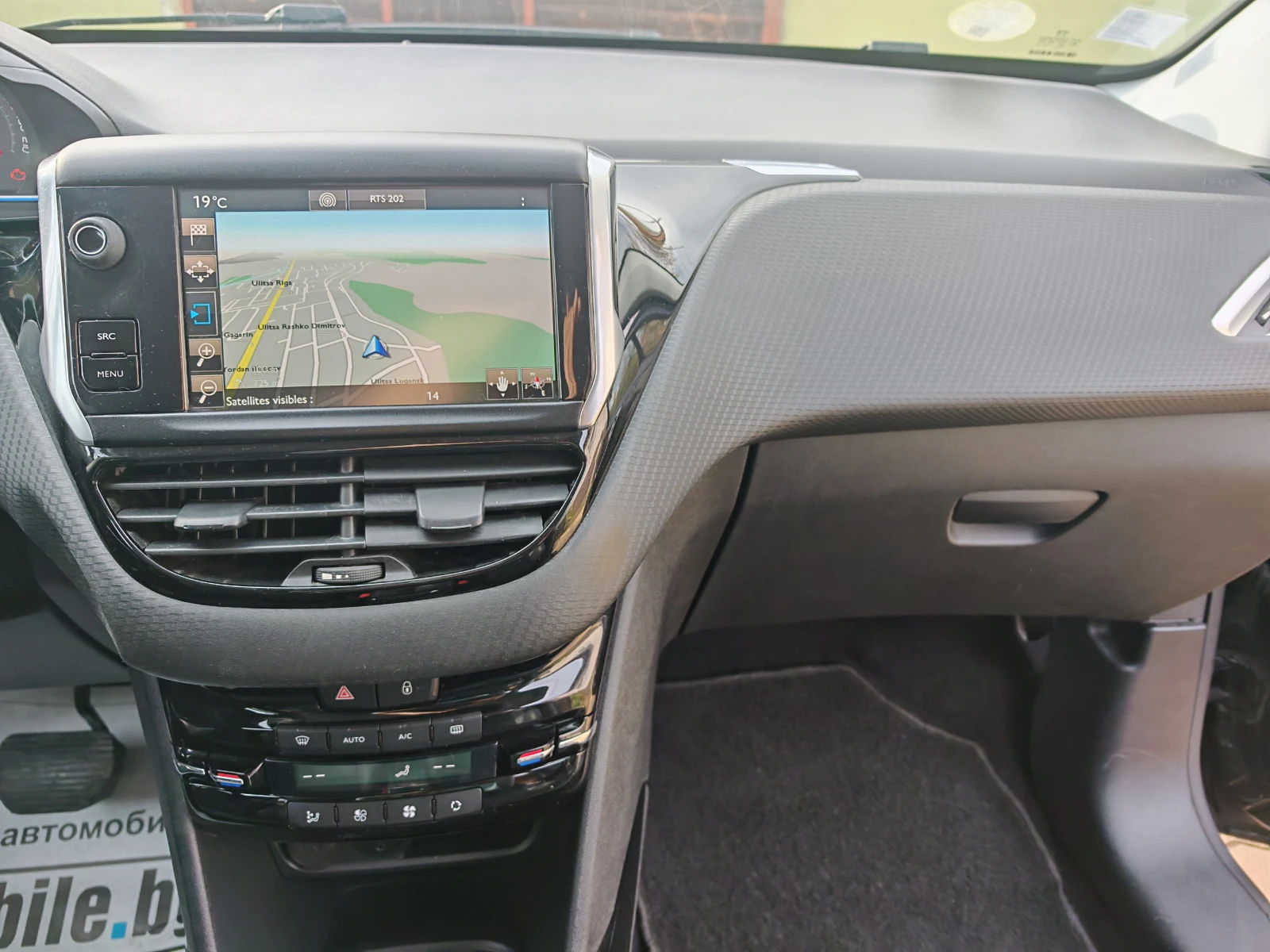 Peugeot 2008 1.6HDI-автоматик-новият модел!!!, снимка 11 - Автомобили и джипове - 53721742