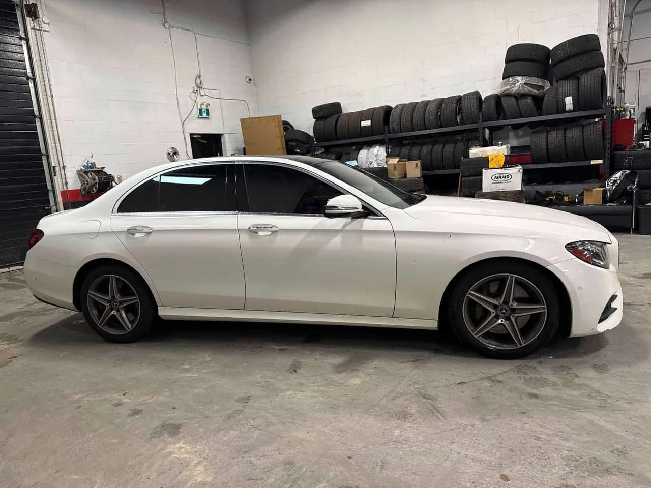 Mercedes-Benz E 400 4MATIC/BURMESTER/ПАНОРАМА/АМБИЕНТНО, снимка 4 - Автомобили и джипове - 54077881