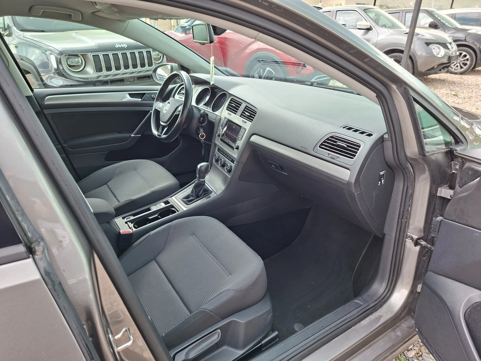 VW Golf, снимка 11 - Автомобили и джипове - 54457919