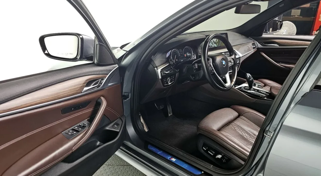 BMW 530 i xDrive M Sport Plus, снимка 10 - Автомобили и джипове - 54479539
