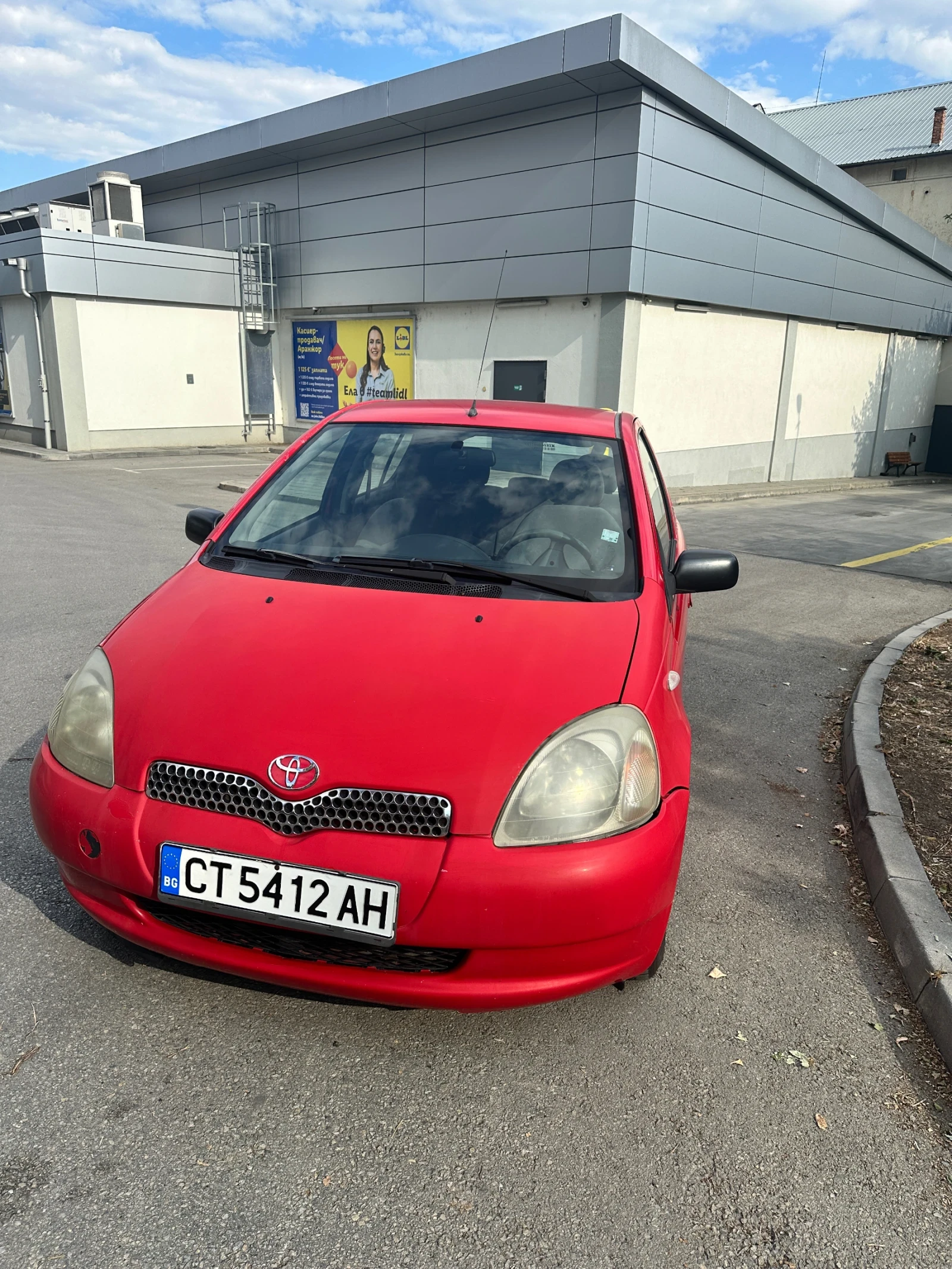 Toyota Yaris 1.0, снимка 2 - Автомобили и джипове - 55397780