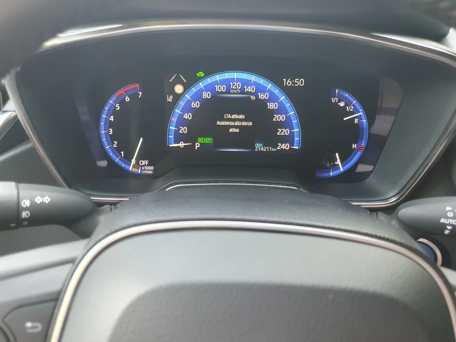 Toyota Corolla 1.8Hubrud  AUT LED NAVI KAMERA PODGREV, снимка 5 - Автомобили и джипове - 55480247