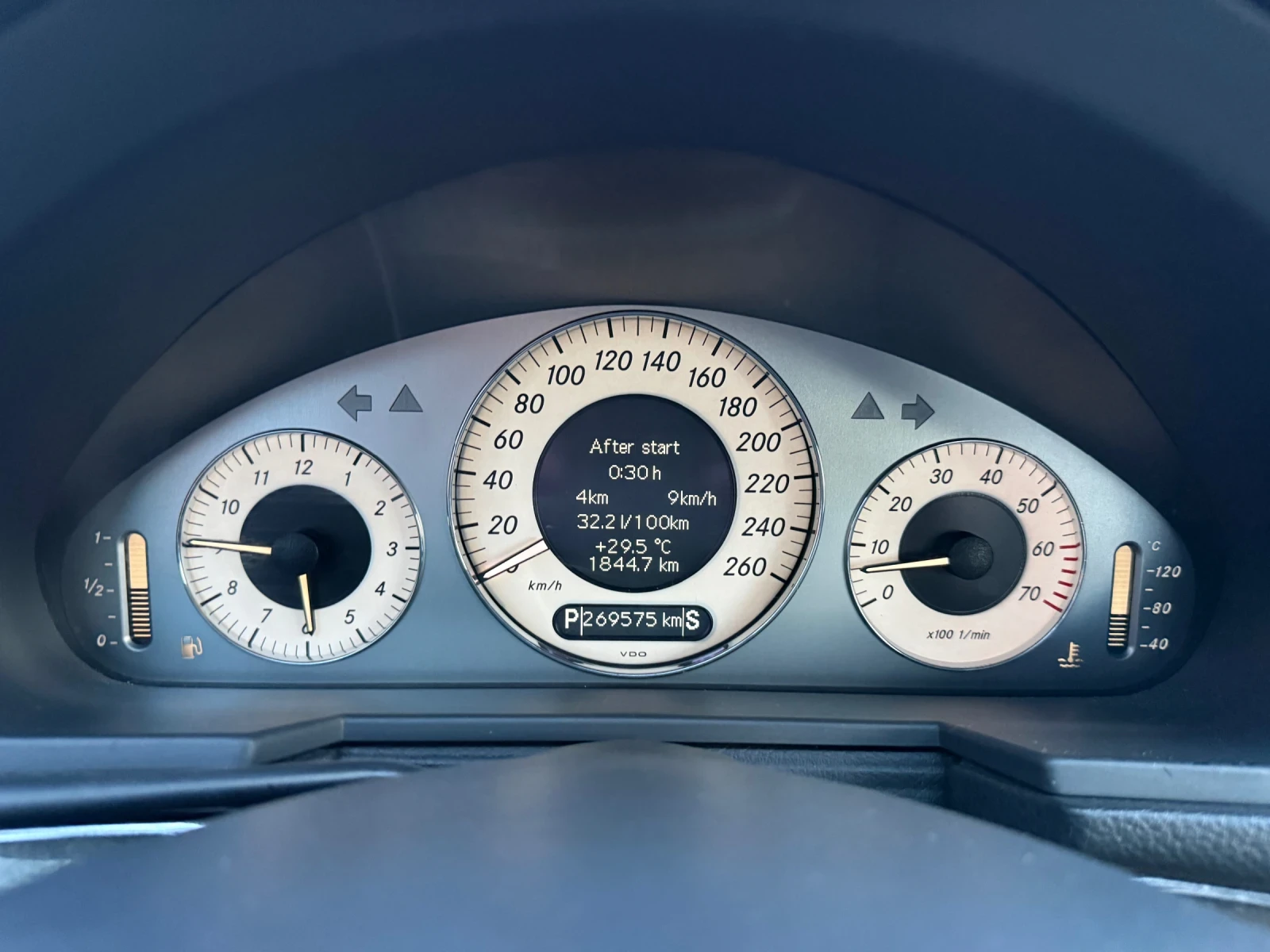 Mercedes-Benz E 500 V8, снимка 12 - Автомобили и джипове - 56012533