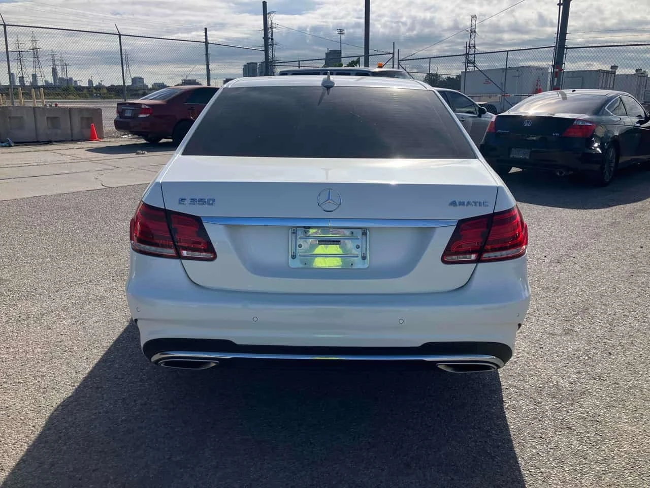 Mercedes-Benz E 350 * 4dr Sdn 4MATIC * CARFAX * , снимка 4 - Автомобили и джипове - 56185891