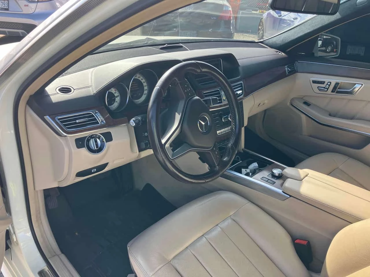 Mercedes-Benz E 350 * 4dr Sdn 4MATIC * CARFAX * , снимка 5 - Автомобили и джипове - 56185891