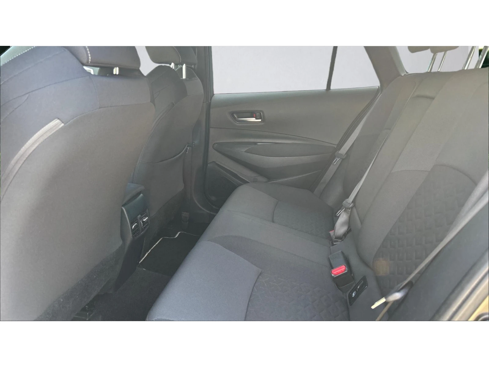 Toyota Corolla 1. 8 HSD  Executive, ������� ������ �� 270   | Mobile.bg � ����������� 11