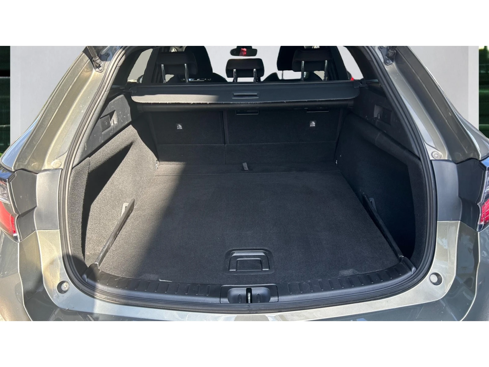 Toyota Corolla 1. 8 HSD  Executive, ������� ������ �� 270   | Mobile.bg � ����������� 10