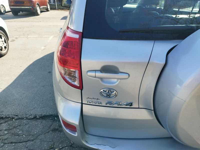 Toyota Rav4, снимка 8 - Автомобили и джипове - 49583946