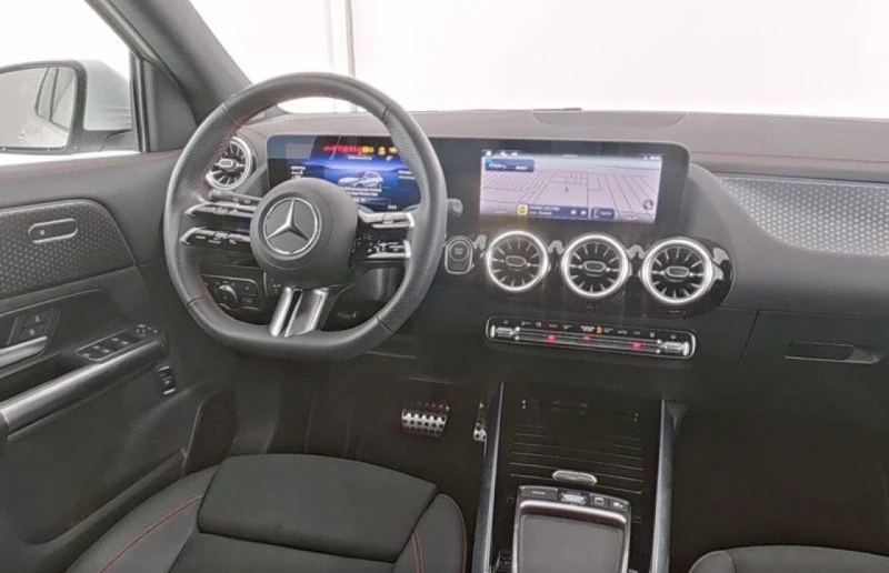 Mercedes-Benz EQA 300* 4M* AMG* PANO* DISTR* , снимка 4 - Автомобили и джипове - 52000154