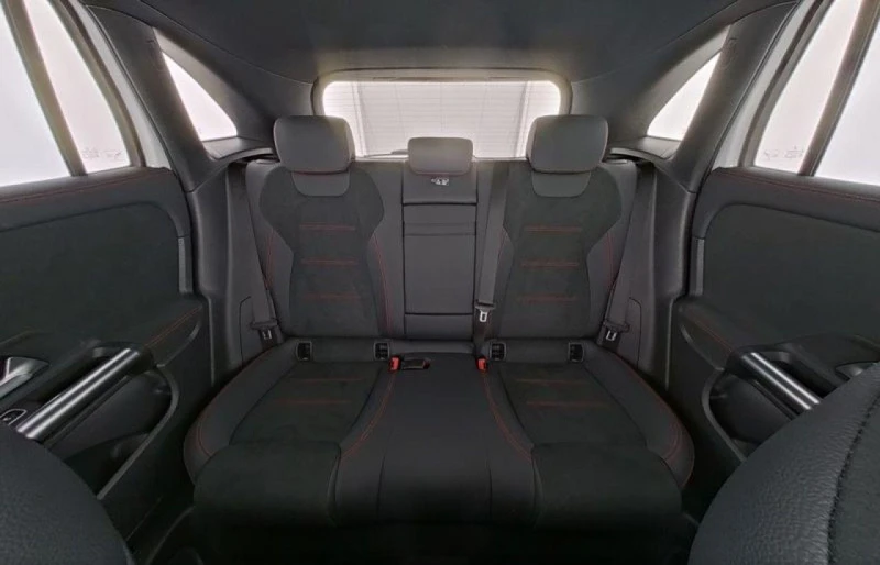 Mercedes-Benz EQA 300* 4M* AMG* PANO* DISTR* , снимка 7 - Автомобили и джипове - 52000154