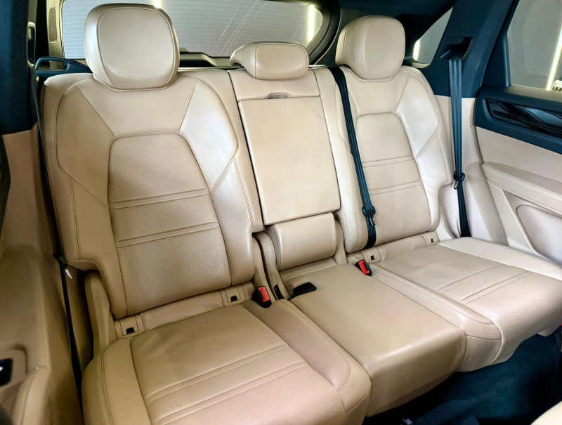 Porsche Cayenne S* Akrapovic* Bose* Pano* Matrix* Лизинг* Chrono, снимка 15 - Автомобили и джипове - 52574882