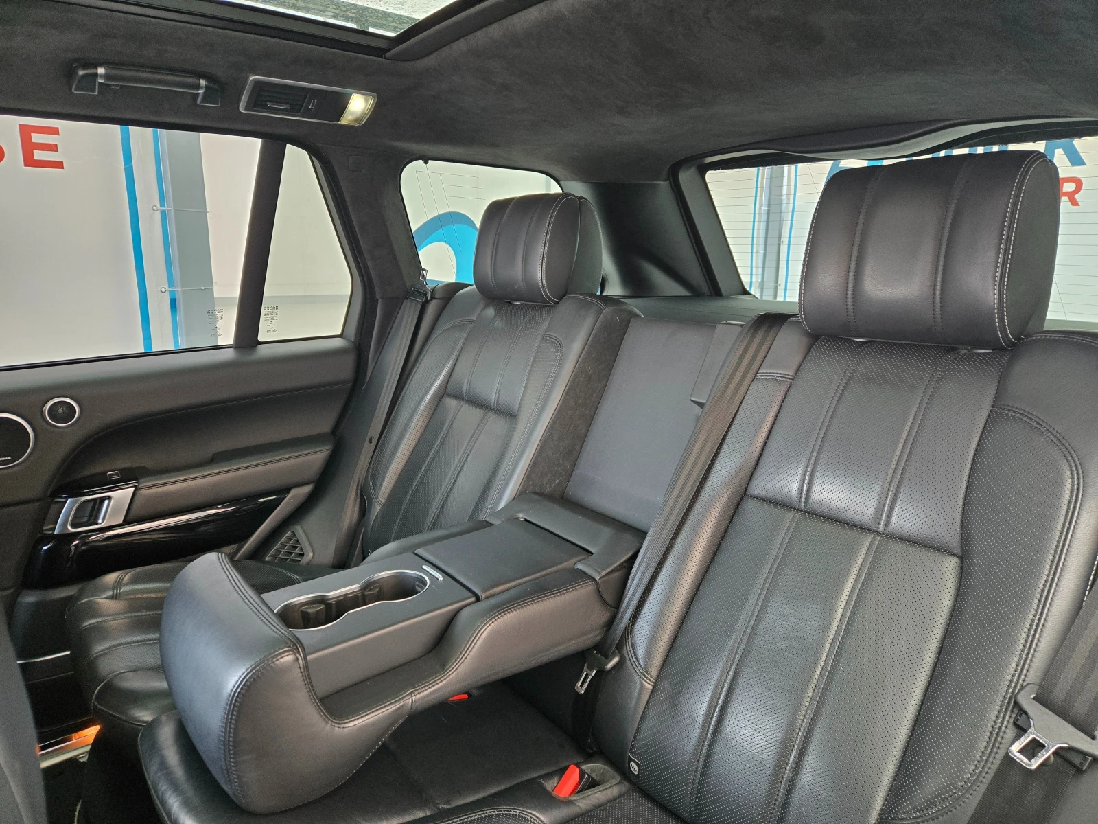 Land Rover Range rover Autobiography/TV /DAB+ /Meridian/V8/Камера 360/, снимка 13 - Автомобили и джипове - 53894445