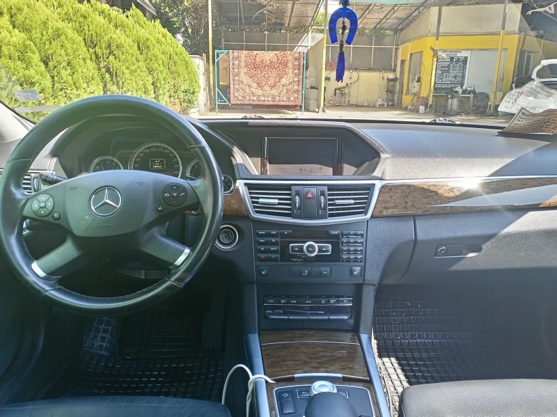 Mercedes-Benz E 200, снимка 3 - Автомобили и джипове - 53027515