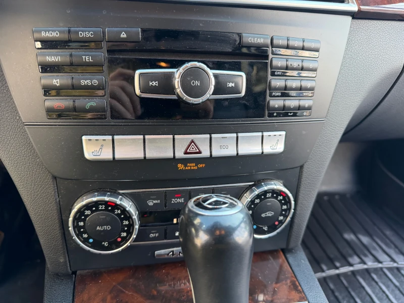 Mercedes-Benz C 300, снимка 10 - Автомобили и джипове - 53405804