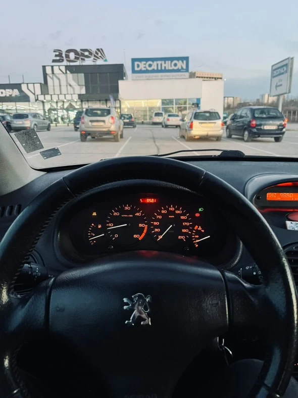 Peugeot 206, снимка 8 - Автомобили и джипове - 48382688