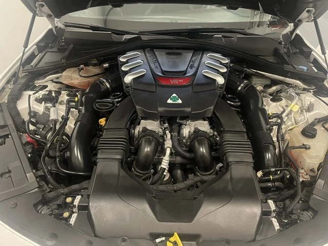 Alfa Romeo Giulia Quadrifoglio *  Keyless * CARFAX * АВТО КРЕДИТ * , снимка 6 - Автомобили и джипове - 54767220