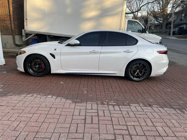 Alfa Romeo Giulia Quadrifoglio *  Keyless * CARFAX * АВТО КРЕДИТ * , снимка 3 - Автомобили и джипове - 54767220
