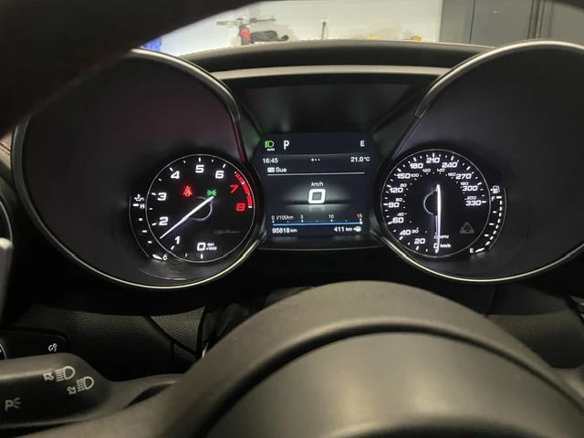 Alfa Romeo Giulia Quadrifoglio *  Keyless * CARFAX * АВТО КРЕДИТ * , снимка 9 - Автомобили и джипове - 54767220