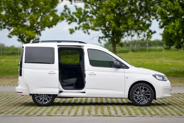 VW Caddy 2, О TDI 102 k.c 6MT / N1 - товарен c 5 места, снимка 4 - Автомобили и джипове - 55006144