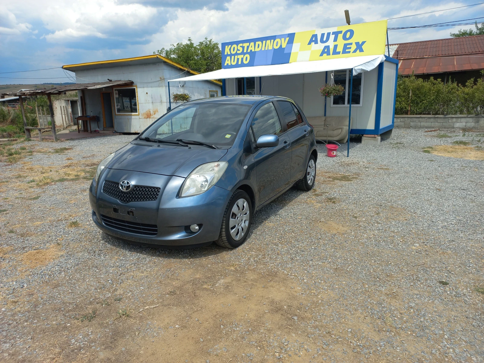 Toyota Yaris 1.3 vvti 100ks - изображение 2