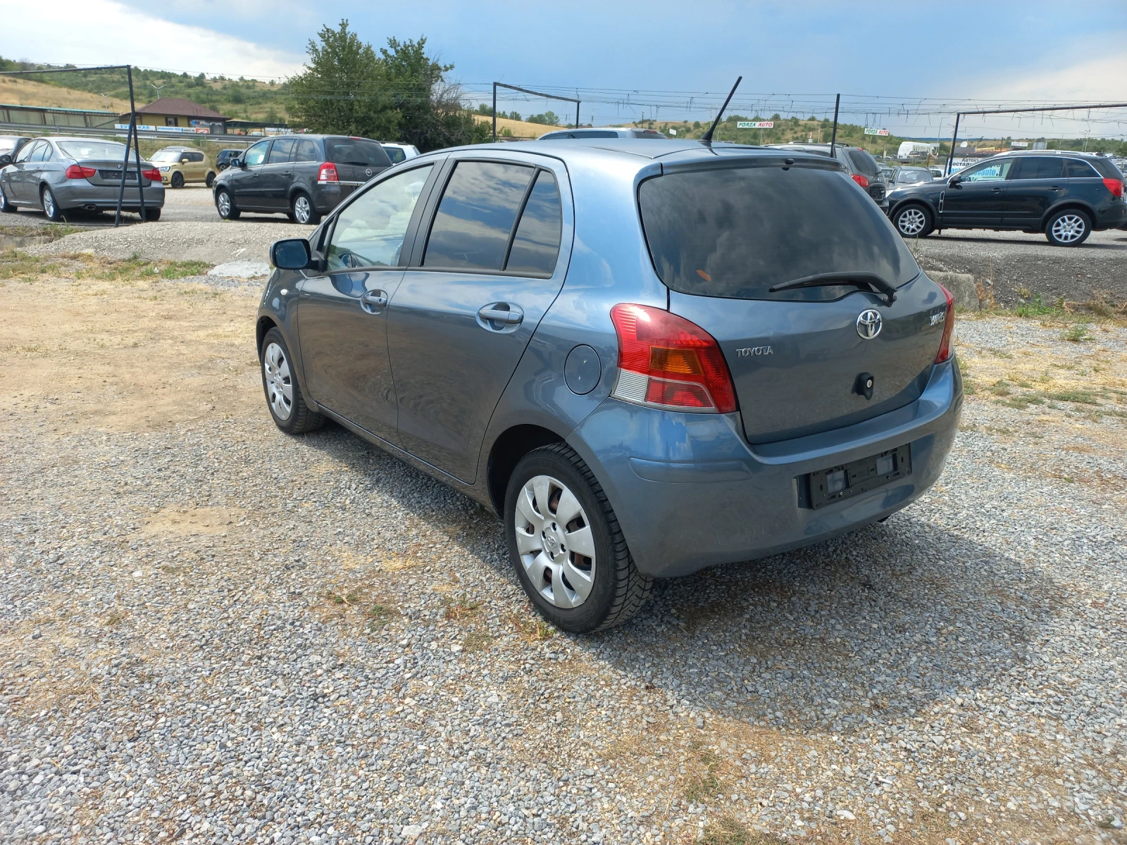 Toyota Yaris 1.3 vvti 100ks - изображение 6