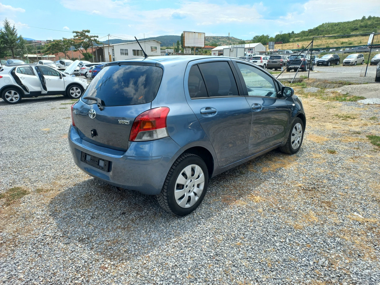 Toyota Yaris 1.3 vvti 100ks - изображение 4