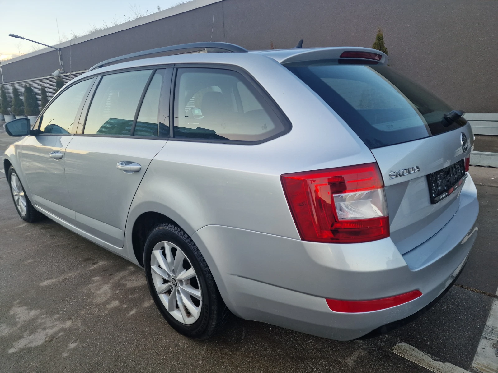 Skoda Octavia 1.6 TDI Wagon Ambition 4X4 - изображение 7